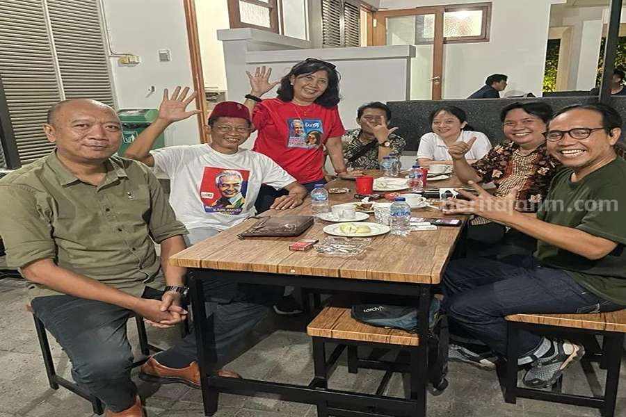Lebih Koordinatif Dukung Ganjar, Ksatria Airlangga Gabung TKRPP Ketua JAKA, Teguh Prihandoko bersama anggota JAKA