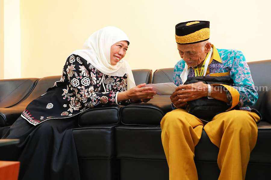 Gubernur Khofifah Indar Parawansa menemui Harun