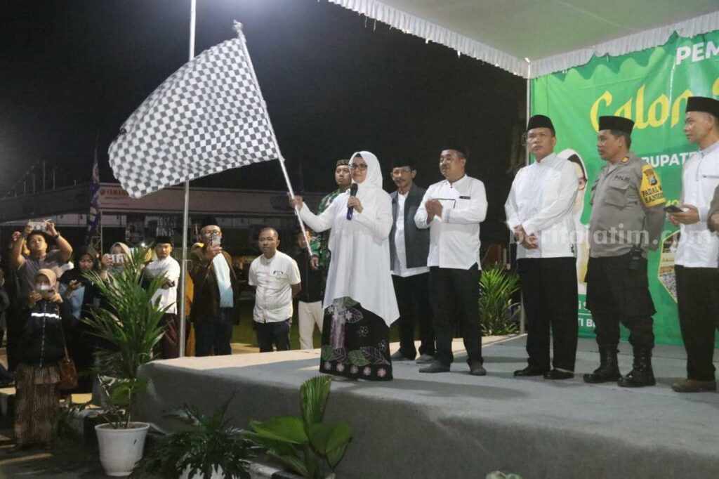 Bupati Blitar Lepas Ratusan Calon Jemaah Haji ke Embarkasi Surabaya Bupati Blitar Rini Syarifah memberangkatkan ratusan calon jemaah haji asal Kabupaten Blitar, Minggu (28/05/23).