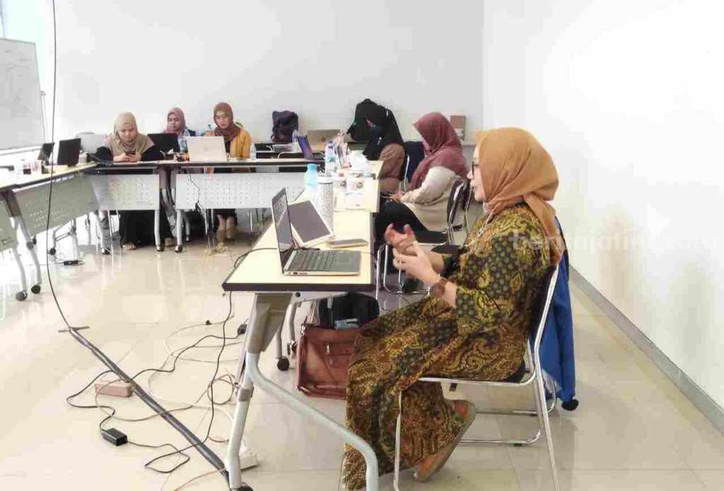 Webinar penyusunan pembelajaran inovatif sastra dalam kurikulum merdeka (Foto: Istimewa)