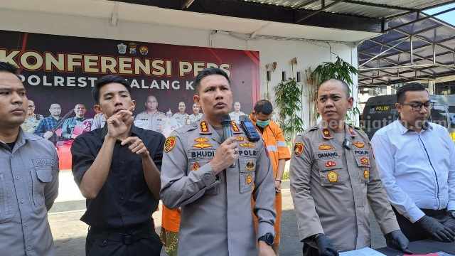 Polresta Malang Kota Tangkap 3 Penipu Jual Beli Tiket Konser Coldplay Kapolresta Malang Kota, Kombes Pol Budi Hermanto dan Kapolsek Blimbing, Komisaris Polisi Danang Yudanto.