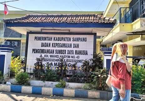 Kantor BPKSDM Sampang tampai depan (Foto: Zamachsari/beritajatim.com)