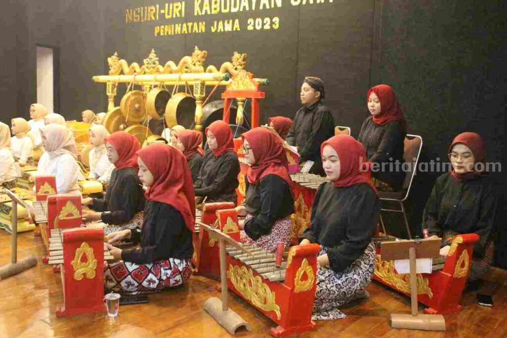 Penampilan karawitan dan geguritan mahasiswa UM (Foto: Istimewa)