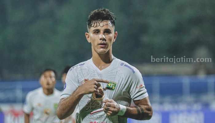Bruno Moreira Kembali ke Persebaya, Siap Sapa Bonek Bruno Moreira saat berseragam Persebaya Surabaya.