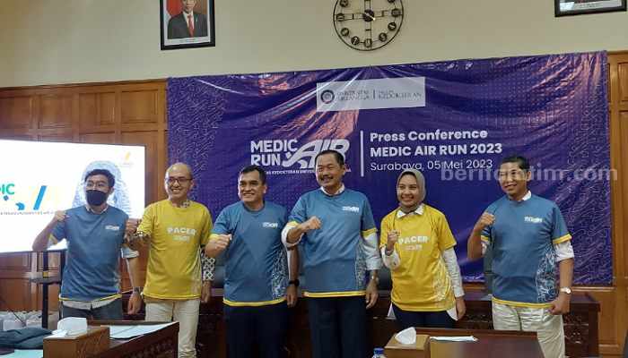 Dekan FK Unair, Prof. Dr. Budi Santoso, dr., Sp.OG, Subs.F.E.R bersama jajaran panitia Medic Air Run. (Way)