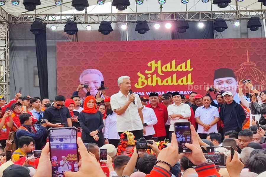 Ganjar Pranowo saat menemui UMKM dan Masyarakat Surabaya di Balai Pemuda, Sabtu (06/05/2023). (Foto/Relawan Berganjar for Beritajatim.com)