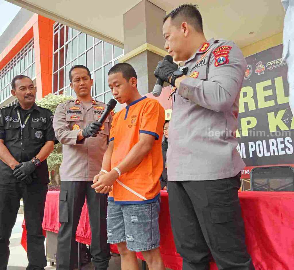 Imam Syafii pelaku curanmor berstatus mahasiswa saat diamankan di Polres Gresik.