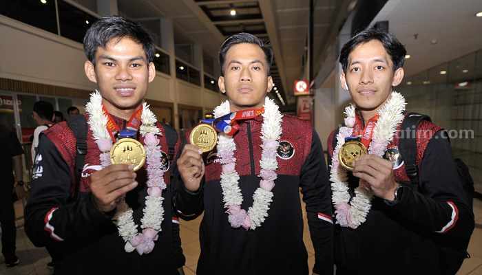 Bawa Emas SEA Games, Atlet Hockey Asal Jatim Berharap Dapat Fasilitas Latihan Tiga atlet Hockey asal Jawa Timur usai mendapat medali emas di Sea Gamee Kamboja. (Way)
