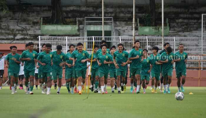 Persebaya Surabaya latihan perdana. (Way)