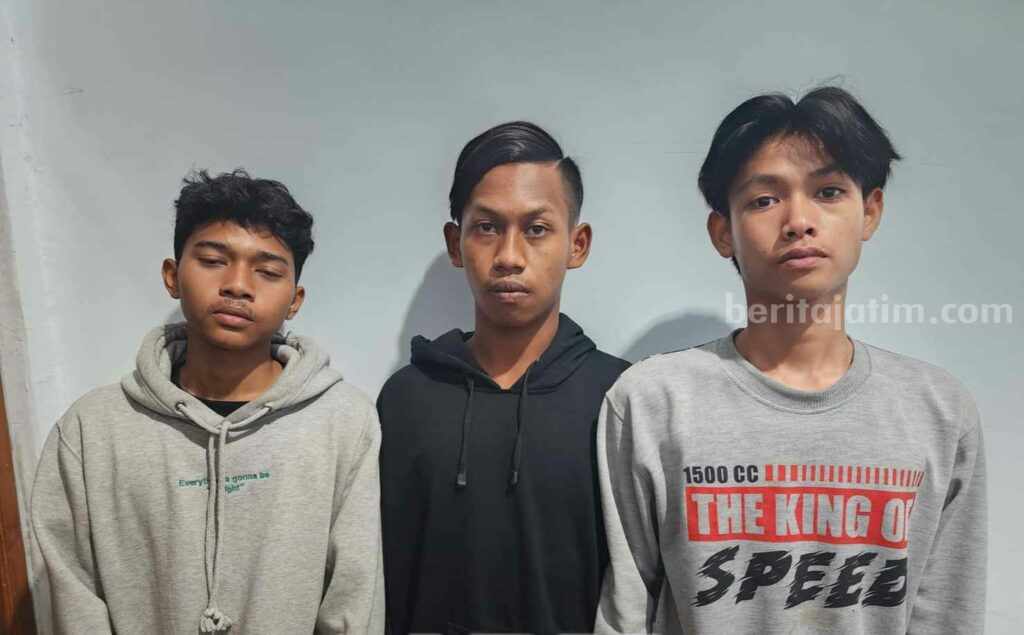 Tiga pesilat diamankan polisi usai mengeroyok warga. Tiga pelaku lainnya diserahkan ke shelter anak karena masih dibawah umur