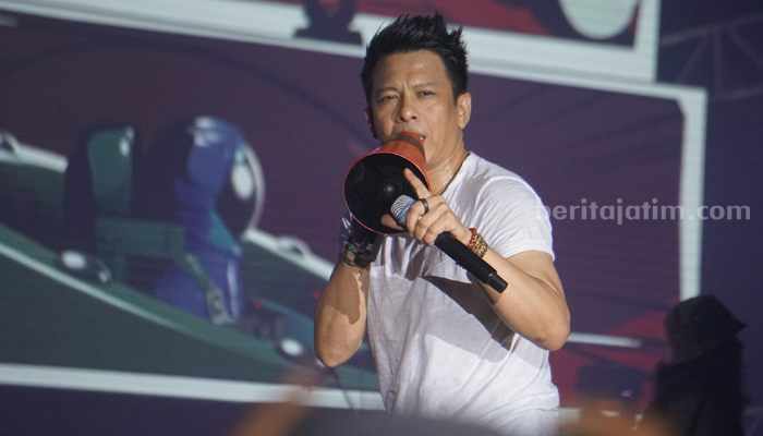 Konser di Surabaya, Ariel Noah Suguhkan 22 Lagu Noah dalam konsernya di Westin Surabaya. (Way)