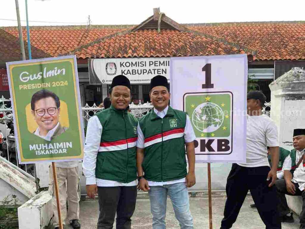 Dua bacaleg milenia potensial DPC PKB Kabupaten Mojokerto, Achmad Lutfi Rahmadani dan Muhammad Mahbubulloh. [Foto : ist]