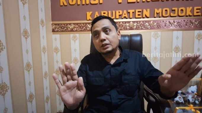 Divisi Teknis, KPU Kabupaten Mojokerto, Achmad Arif. [Foto : Misti/beritajatim.com]