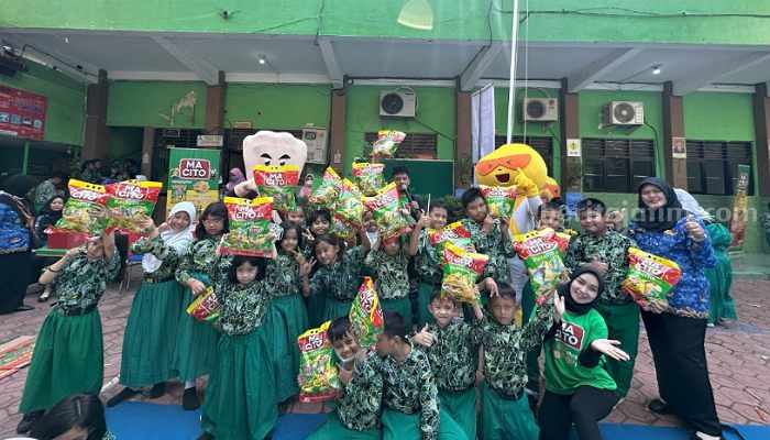 Gelar Edukreatif Hardiknas, Para Murid SDN di Sidoarjo Beri Apresiasi Guru Para siswa SDN Pucang 4 Sidoarjo. (Way)