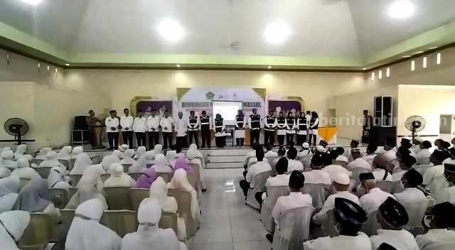 Bimbingan manasik haji di Kantor IPHI, Desa Jabon, Kecamatan Mojoanyar, Kabupaten Mojokerto beberapa hari lalu. [Foto : Misti/beritajatim.com]