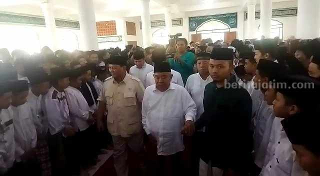 Menhan RI Prabowo Subianto saat mengunjungi PP Amanatul Umma di Desa Kembang Belor, Kecamatan Pacet, Kabupaten Mojokerto. [Foto : ist]