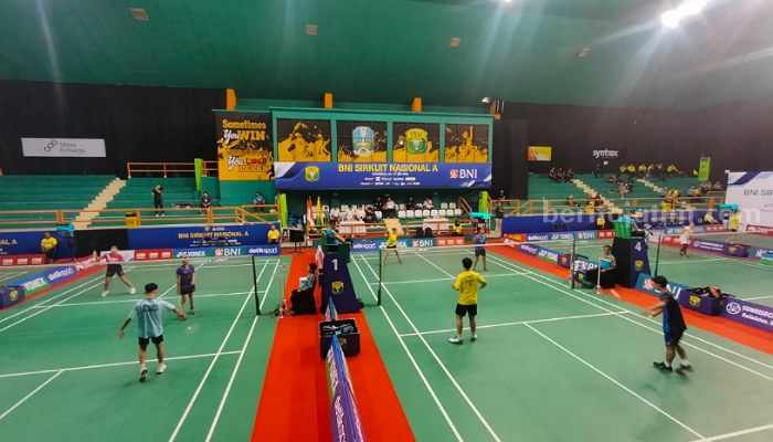 1.295 Pebulutangkis Muda Ikuti Sirnas A Jatim 2023 Sebanyak 1.295 pebulutangkis muda bersaing si Kejuaraan Sirnas A Jatim 2023. (Way)