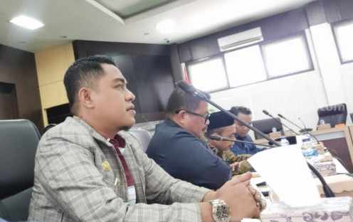 Program Prioritas Bupati Pamekasan Gagal Capai Target Ali Masykur saat Pembahasan Pansus LKPJ Terakhir Legislatif bersama Ekskutif di Gedung Paripurna DPRD Pamekasan, Rabu (10/5/2023).