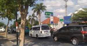 Ruas Jalan Kota Pamekasan Terkena Macet