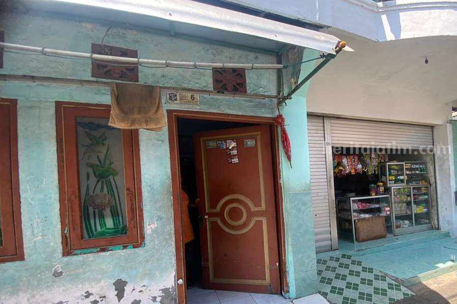Rumah YR yang digeledah oleh Densus 88 di Sidorukun, Krembangan, Surabaya, Rabu (24/05/2023).