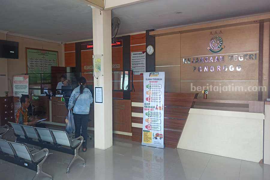 Geruduk Kejari Ponorogo, Warga Sawoo Tanyakan Kasus Pungli Suasana kantor Kejaksaan Negeri (Kejari) Ponorogo. (Foto/Endra Dwiono/Beritajatim.com)