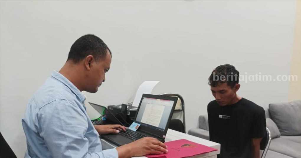 Penyidik Satreskrim Polres Malang, memeriksa tersangka MH, Kamis (25/5/2023).