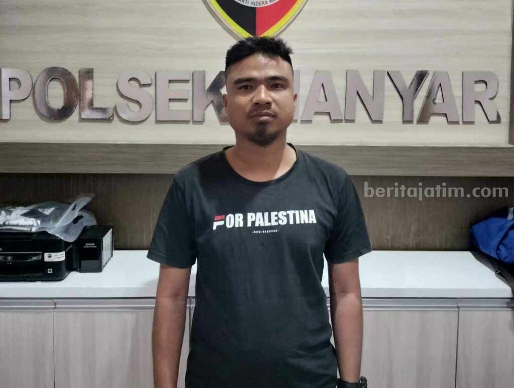 Ahmad Safii (30) warga Desa Krembangan, Kecamatan Kebomas, Kabupaten Gresik saat diamankan.