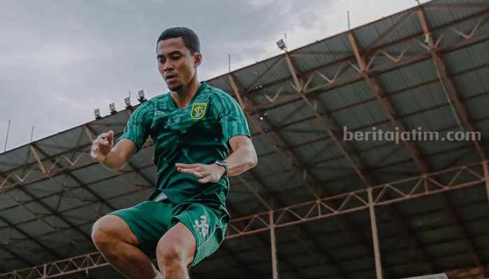 Bek Persebaya Reva Adi Nantikan Bermain di Hadapan Bonek dan Bonita Reva Adi