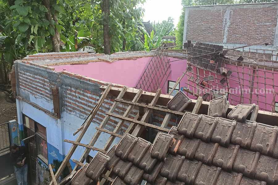 Diterpa Angin Kencang, Bangunan TK di Ponorogo Roboh Bangunan TK
