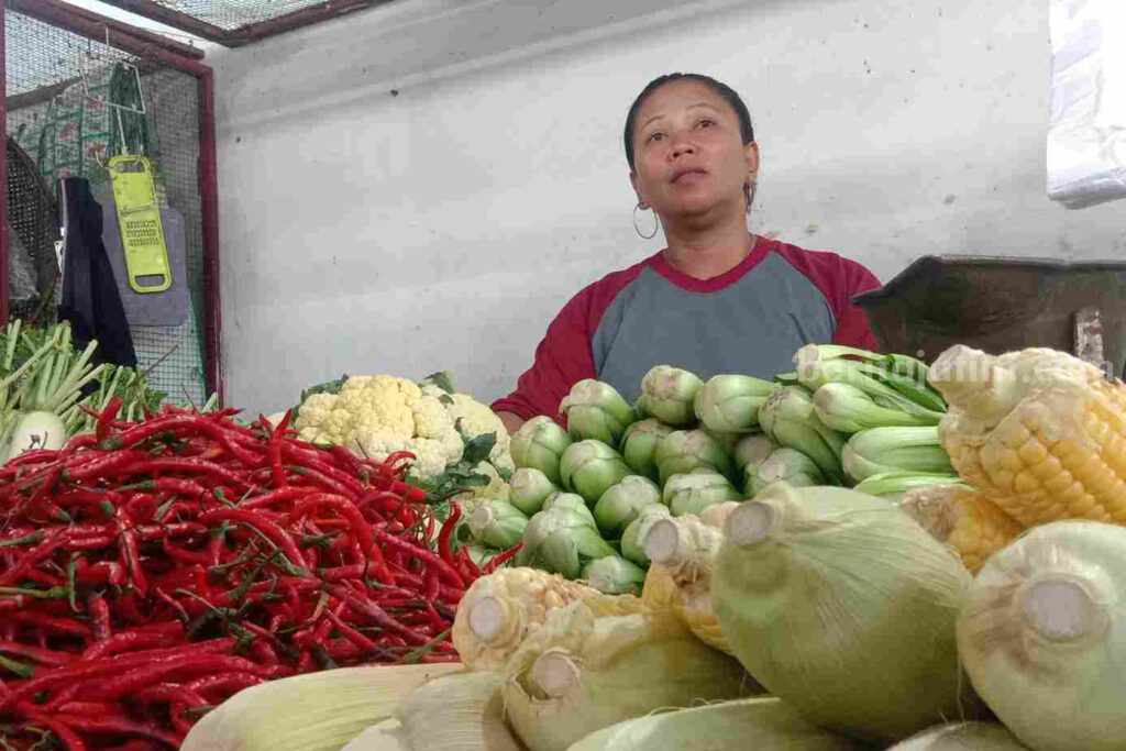 Pedagang sayur di Pasar Pon Kota Blitar