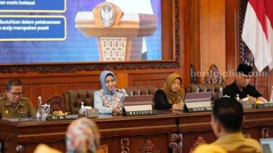 Wali Kota Mojokerto Ika Puspitasari membuka sosialisasi di Ruang Sabha Mandala Madya, Pemkot Mojokerto. [Foto : ist]