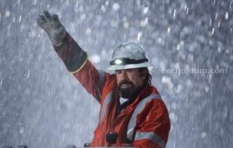 Sinopsis Life on The Line Bioskop Trans TV: Aksi John Travolta Sebagai Teknisi Listrik Tangkapan layar film Life on the Line. (Sumber foto: IMDb.com)