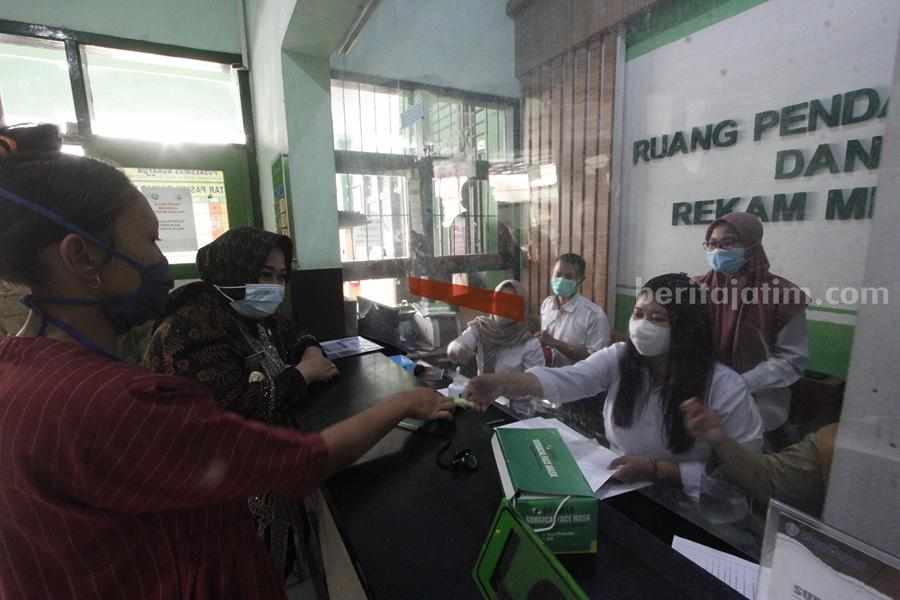 Wabup Lisdyarita saat sidak di Puskesmas Ngrayun. (Foto/Kominfo Ponorogo)