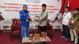 Daftar Bacaleg ke KPU Sumenep, PAN, PKS, dan Partai Ummat Kompak Datang Berurutan Komisioner KPU saat menerima berkas pendaftaran bacaleg parpol