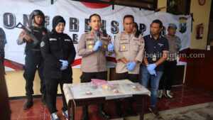 Polres Sumenep Tangkap Tersangka Pembakaran Aset MWC NU Lenteng Kapolres sumenep, AKBP Edo Satya Kentriko memberikan keterangan pers terkait telah tertangkapnya pelaku pembakaran Kantor NU Lenteng