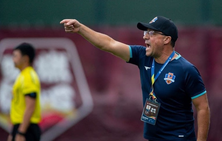 Pelatih Anyar Persik Sempat Menganggur Lebih dari 2 Tahun Marcelo Rospide saat memimpin Meizhou Hakka di kompetisi Chinese Super League pada 2020 lalu. (Foto: CFA)