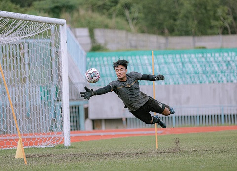 Persebaya Bakal Diuntungkan dengan Regulasi Baru Liga 1 Ernando Ari merupakan salah satu pemain U-23 yang tampil reguler di skuad utama Persebaya. (Foto: Persebaya.id)