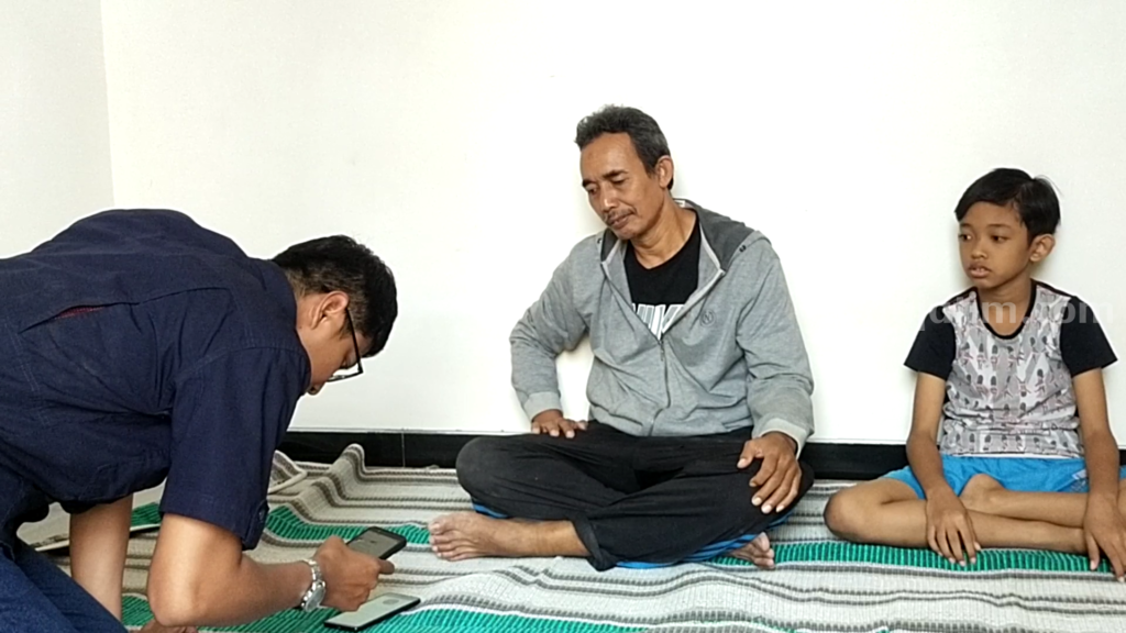 Sutoyo, ayah Riski Ridho. (Way)