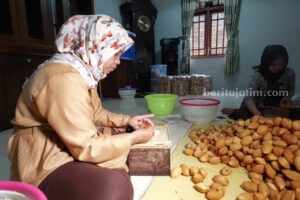 Pembuatan kue bolu