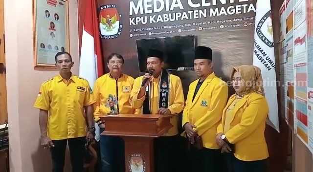 Partai Golkar saat mendaftarkan bacaleg di kantor KPU Magetan