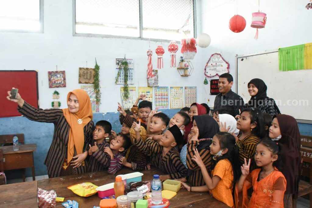 Wali Kota Kediri Peringati Hardiknas Bersama Siswa-siswi SDN Balowerti I WhatsApp Image 2023-05-02 at 15.46.46_11zon