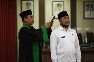 Wali Kota Kediri Abdullah Abu Bakar melantik dan mengambil sumpah 3 pejabat