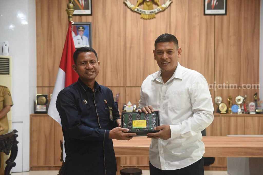 Wali Kota Kediri Tanda Tangani Naskah Perjanjian Hibah dan BAST dengan MA WhatsApp Image 2023-05-09 at 14.26.28 (1)_11zon