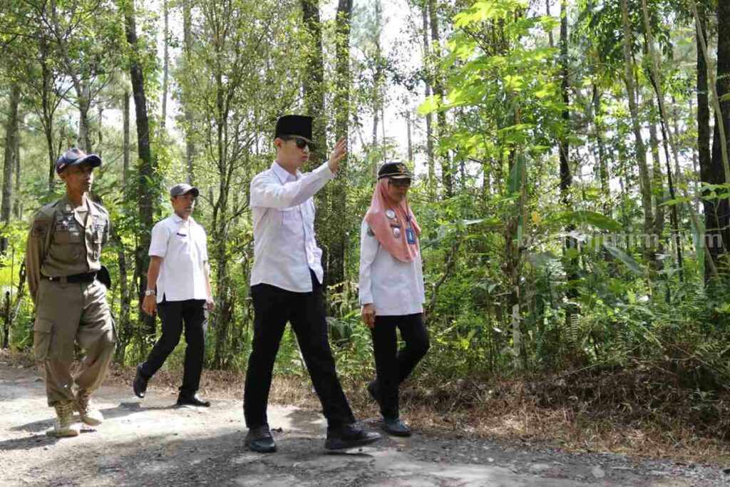 Cara Unik Bupati Trenggalek, Balas Pantun Kritik Jalan Berlubang dengan Pantun WhatsApp Image 2023-05-10 at 14.26.39_11zon
