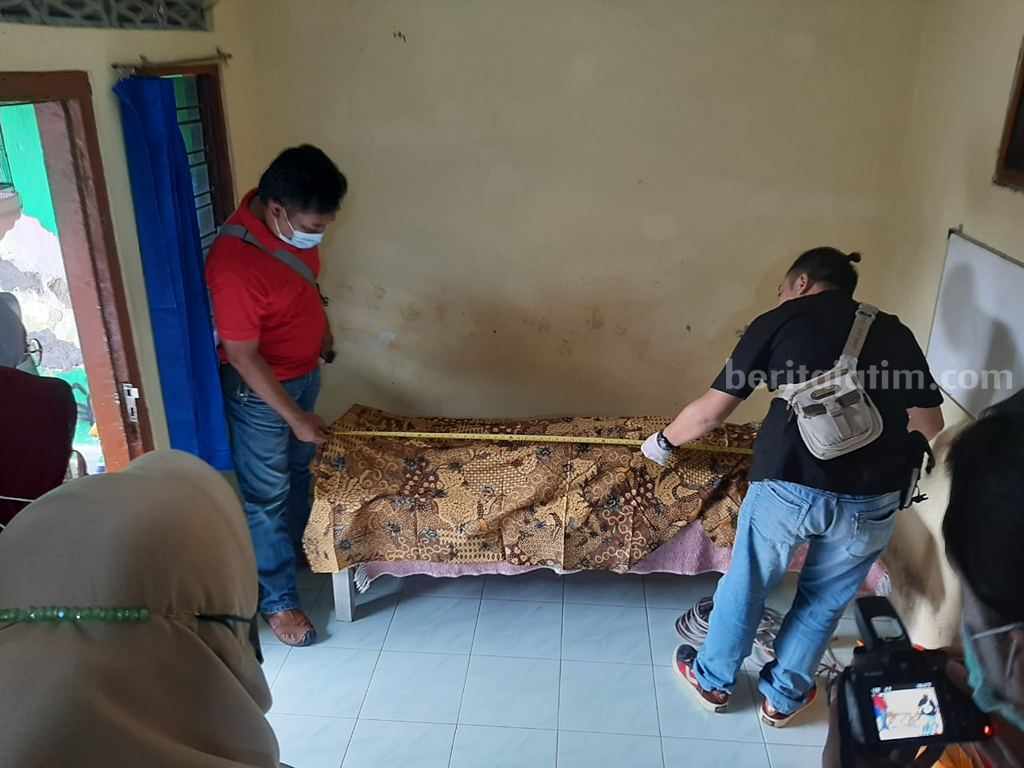 Kakek di Kediri Gantung Diri di Dapur, Polisi Sebut Masalah Ini Pemicunya WhatsApp Image 2023-05-11 at 18.12.00_11zon