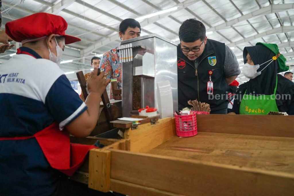 Bupati Kediri Tuntaskan Masalah Pekerja Pabrik SKT