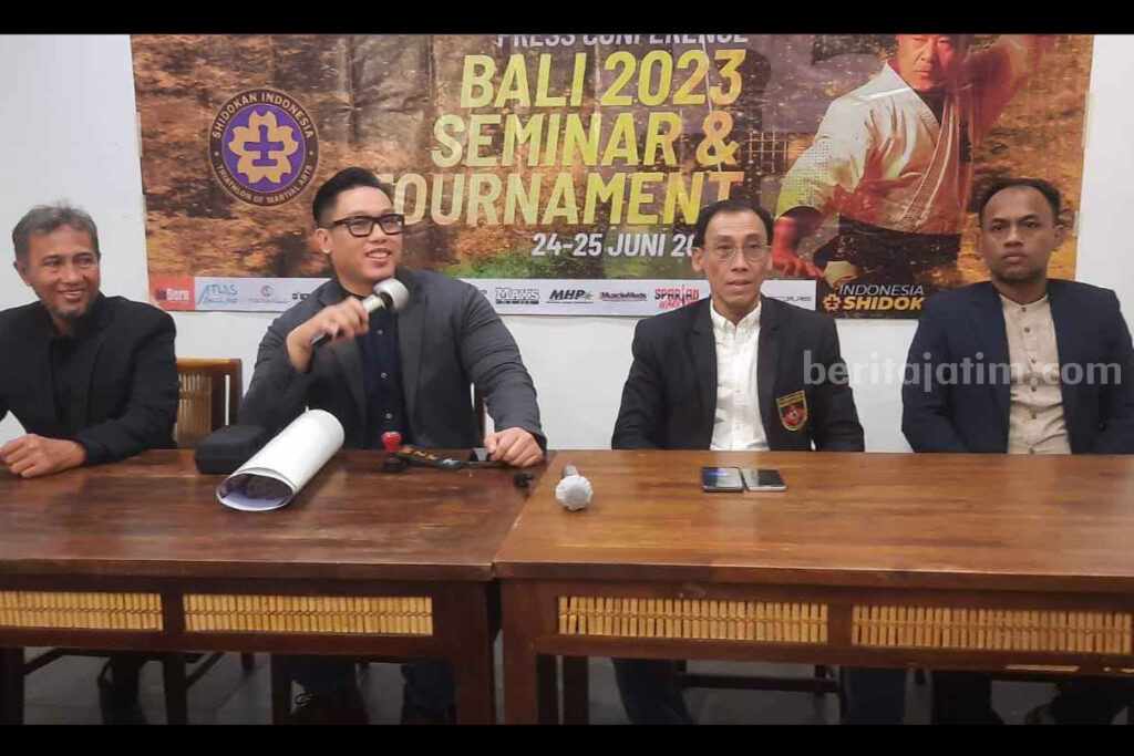 Erick Danarahardja, Branch President Shidokan Indonesia saat konferensi pers.