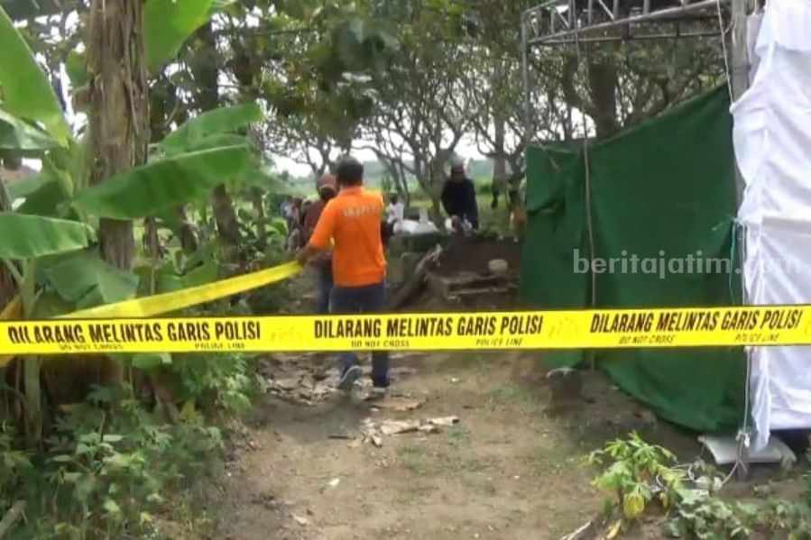 bongkar makam