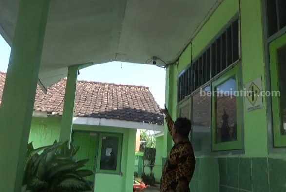 Lagi, Sekolah di Jombang Dibobol Maling, Pelaku Terekam CCTV Kamera CCTV di SDN Jombok 2 Kecamatan Ngoro yang merekam pencurian di sekolah tersebut