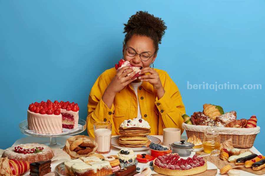 7 Tanda Tubuh Terlalu Banyak Mengonsumsi Gula, Waspada Sebelum Terkena Diabetes Ilustrasi makanan manis. (Sumber foto: wayhomestudio/freepik.com)